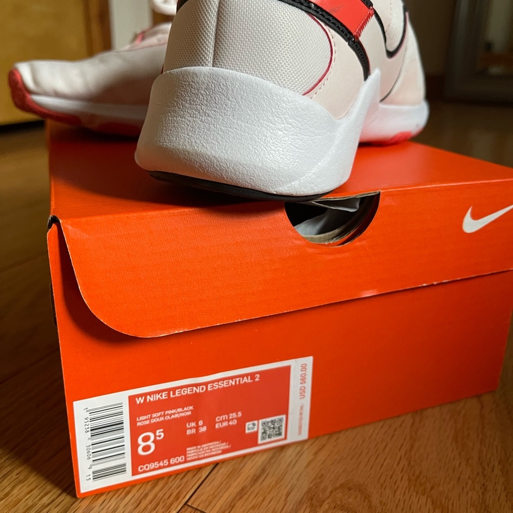 Nike Legend Essential 2 | 8.5 - Picture 5 of 8